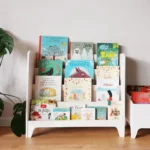 Montessori knihovna z FSC dřeva • oasis